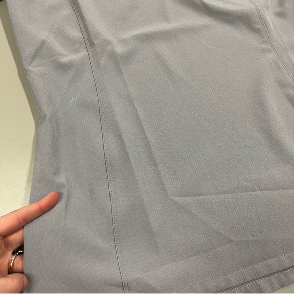 NWT Skechers Women's Light Gray One Pocket V-Neck Scrub Top - Picture 2 of 8